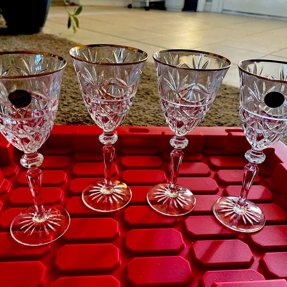 Cristal D'Arques/Durand Traditions Gold Trim Wine Glasses. Set of 4.